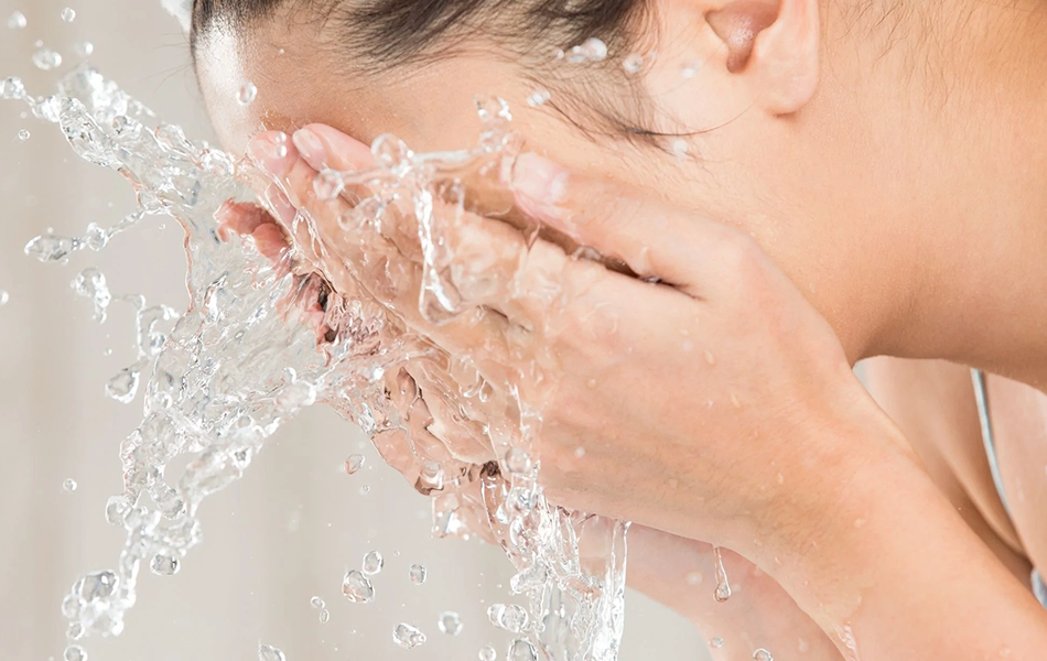 Should You Wash Your Face with Cold Water?