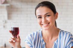 How Red Wine Face Wash Keeps Wrinkles at Bay?